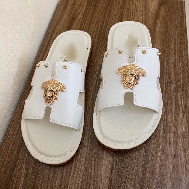 dép chữ H trắng tuyết tán đinh và logo