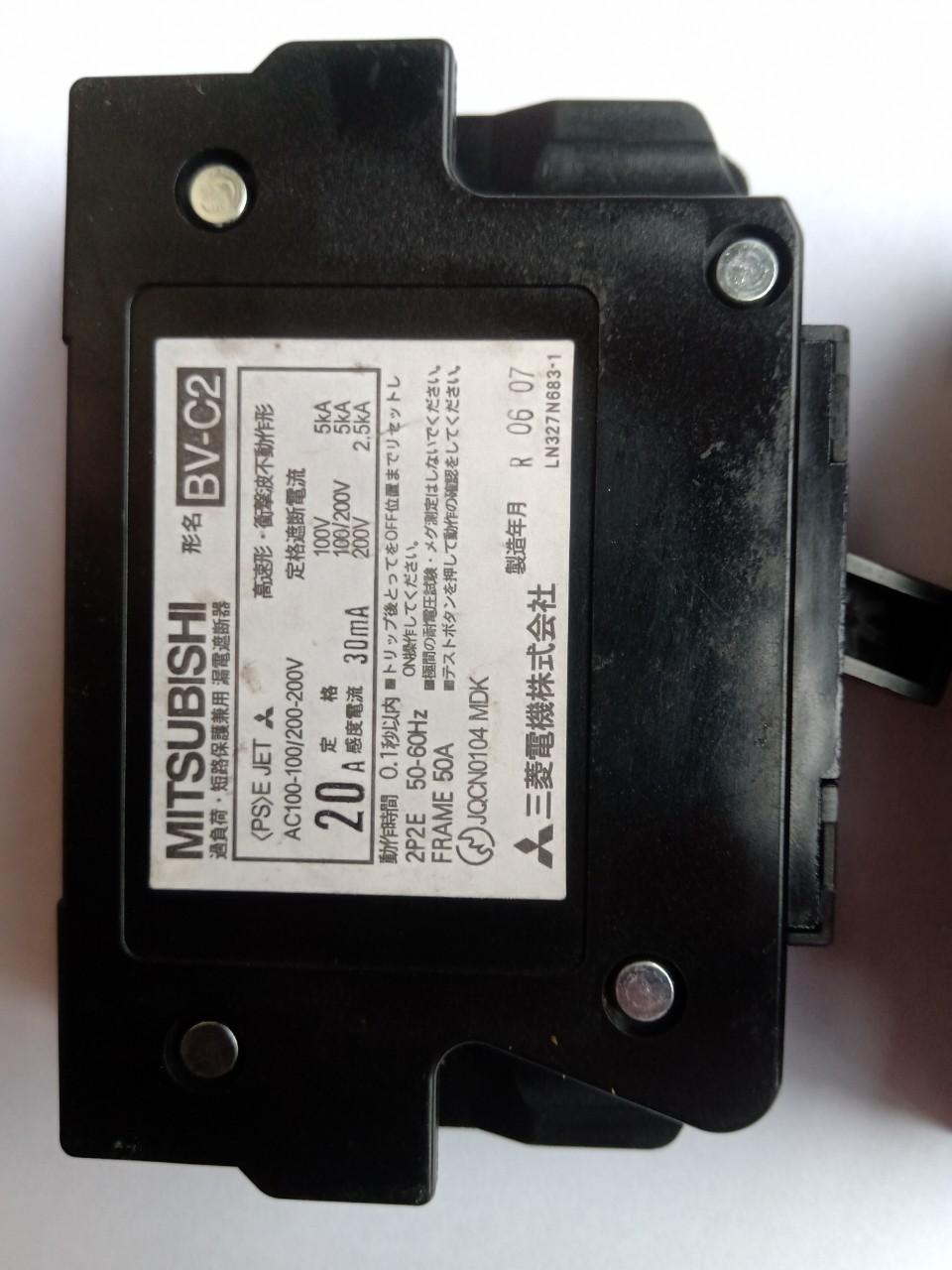ÁT CHỐNG GIẬT NHẬT BẢN 20A 30A 2 CỰC LẮP 220V