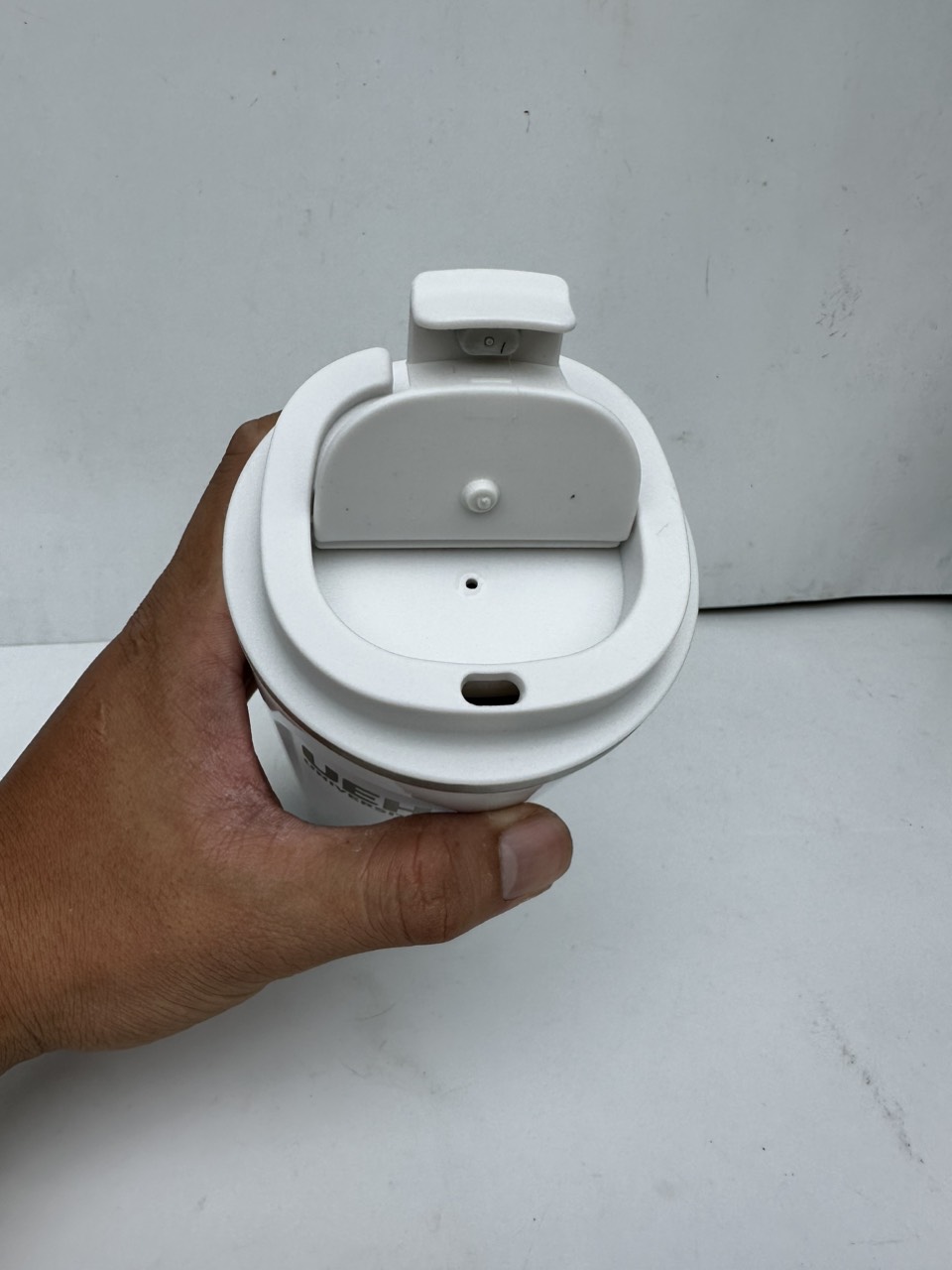 Ly giữ nhiệt trắng bình nước UEH