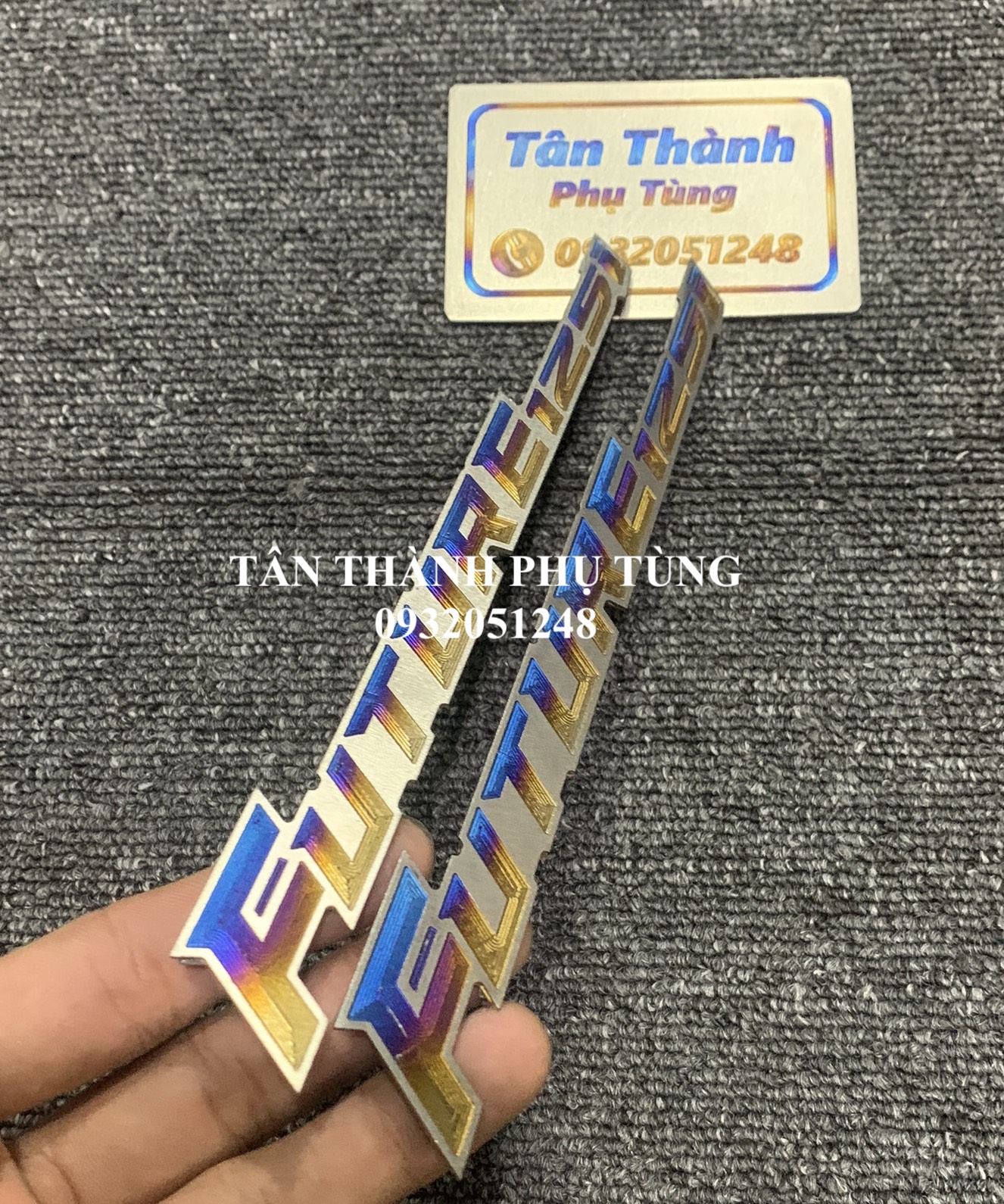 Chữ Titan Future 125i ( giá 1 cặp) kiểu khò