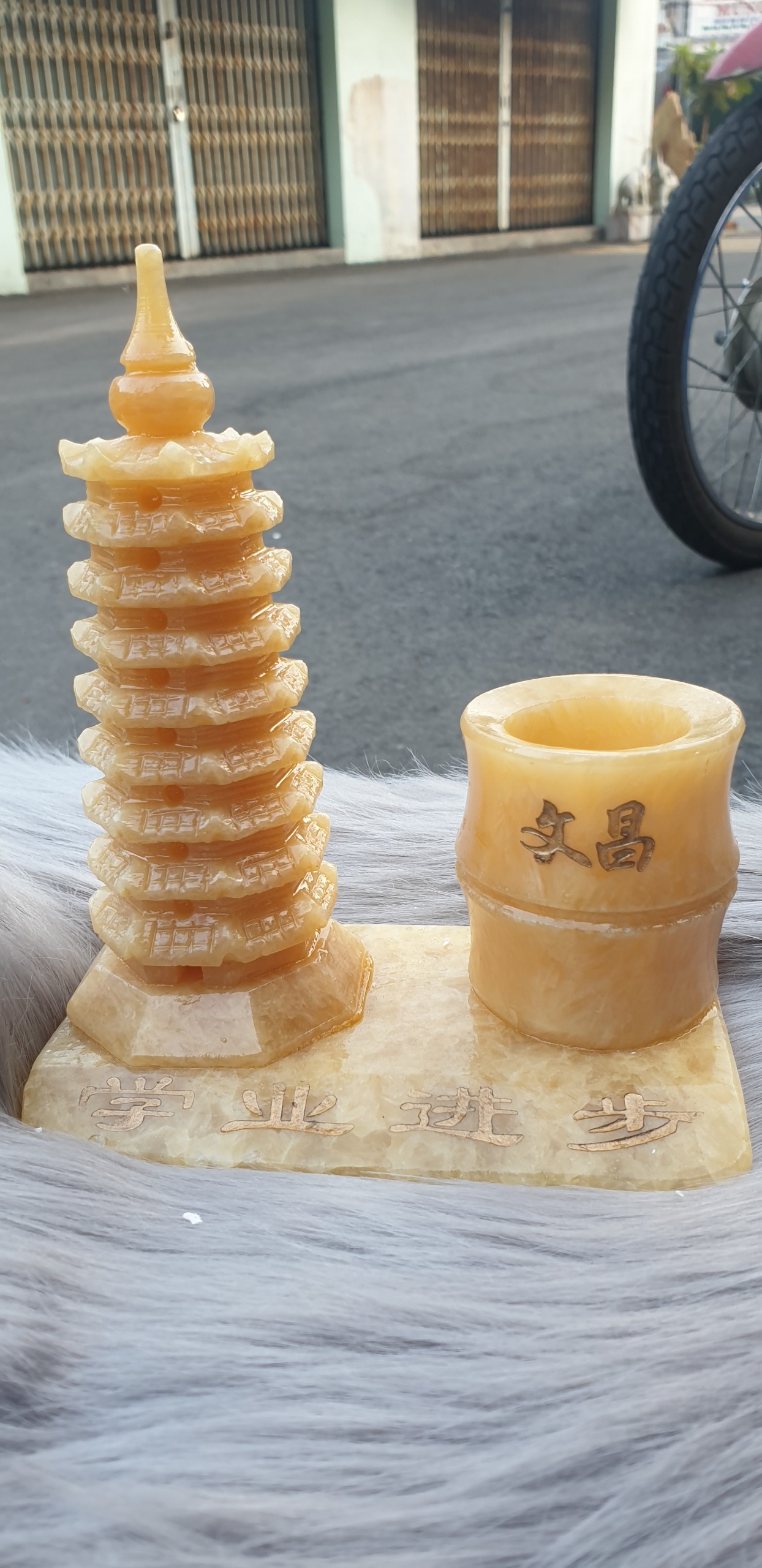 Tháp văn xương ống bút ngọc hoàng long size 15 cm