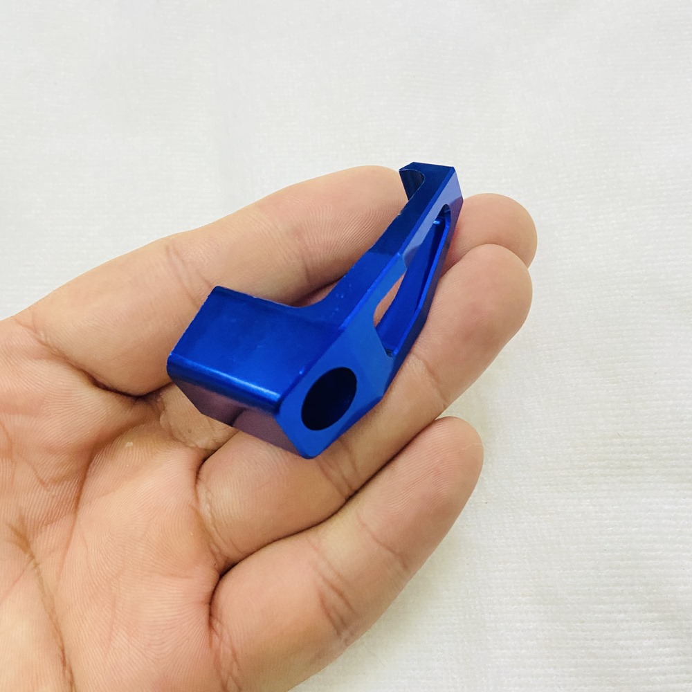 (Phụ kiện xe máy) Móc treo đồ xe máy NHÔM CNC nguyên khối gắn BAGA bửng xe máy, móc treo giữa xe, các dòng xe máy HONDA YAMAHA , mẫu mã độc đáo trẻ trung sử dụng ốc 6ly