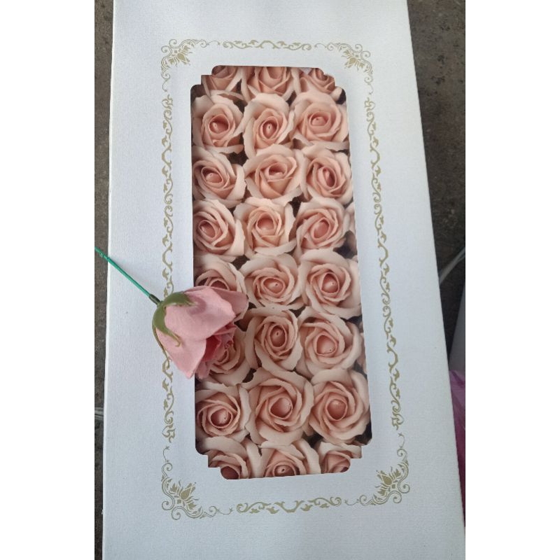Hộp 50 bông hoa hồng sáp