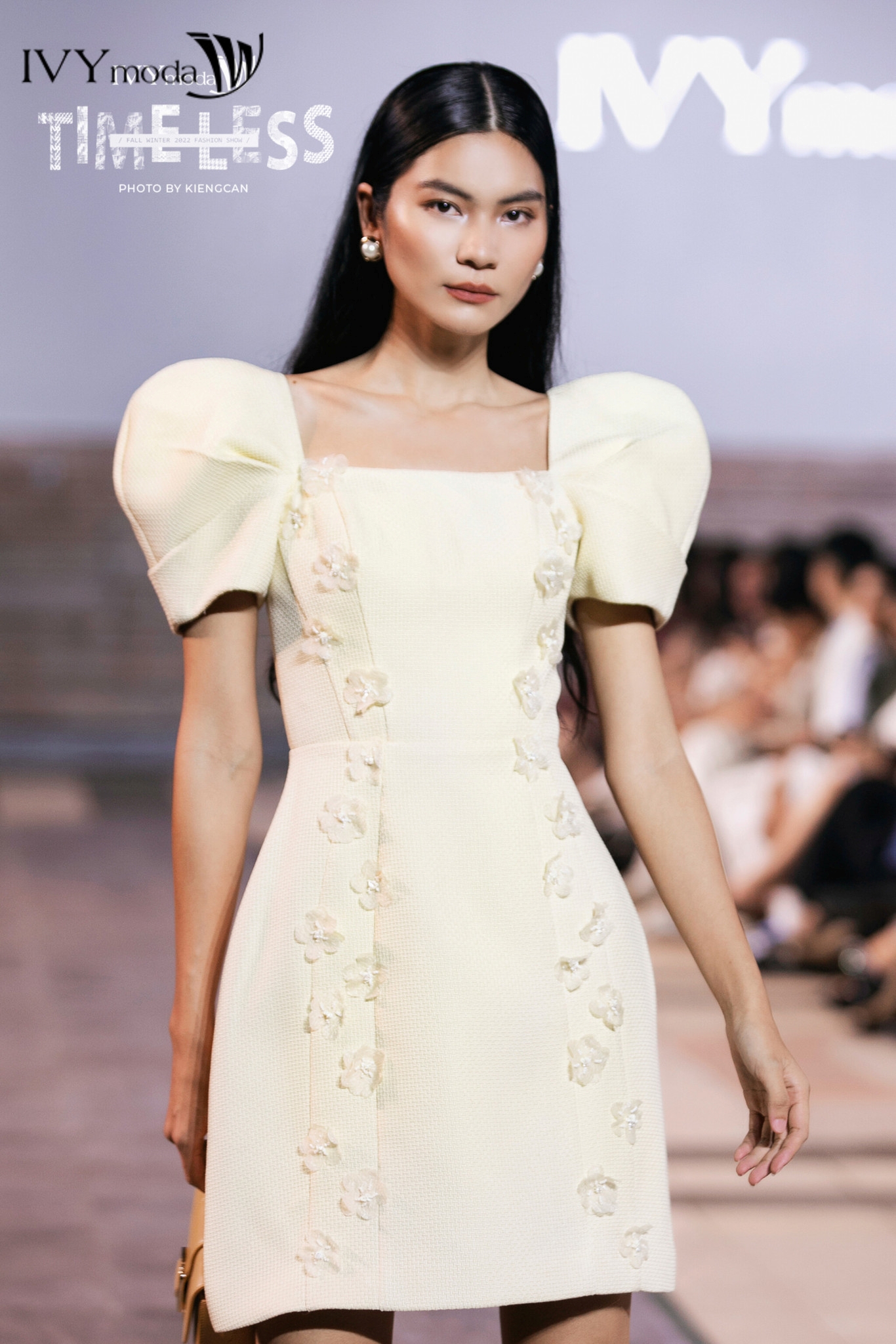 Đầm tweed đính hoa nổi IVY moda MS 45S2731