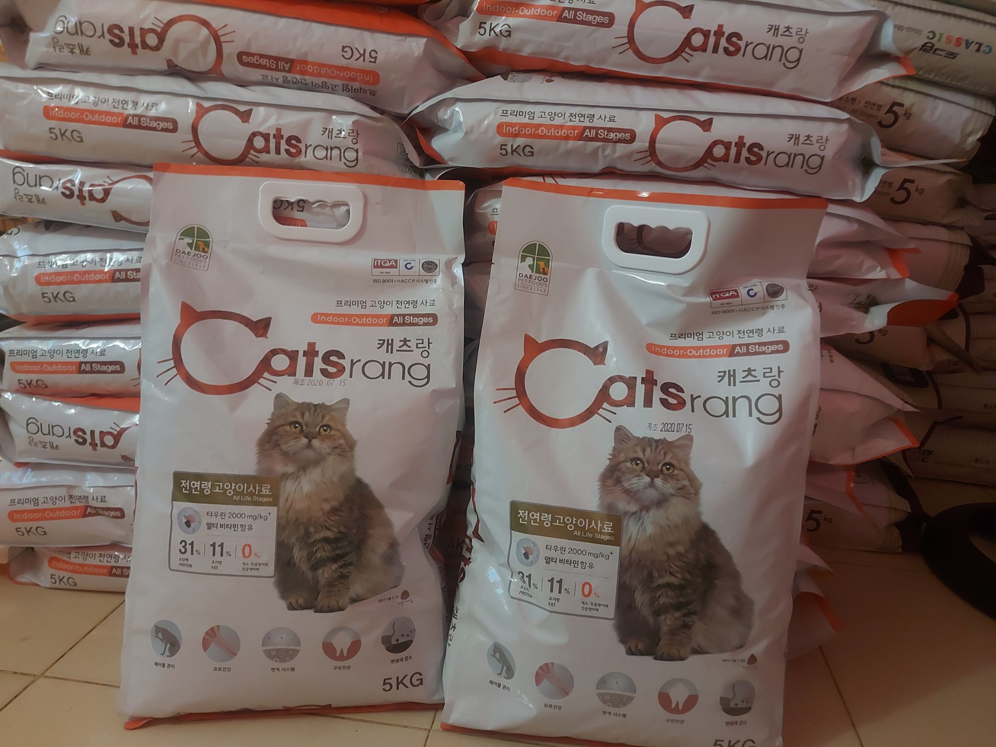 Thức ăn dạng hạt dành cho mèo mọi lứa tuổi (Túi zip bạc 1KG)