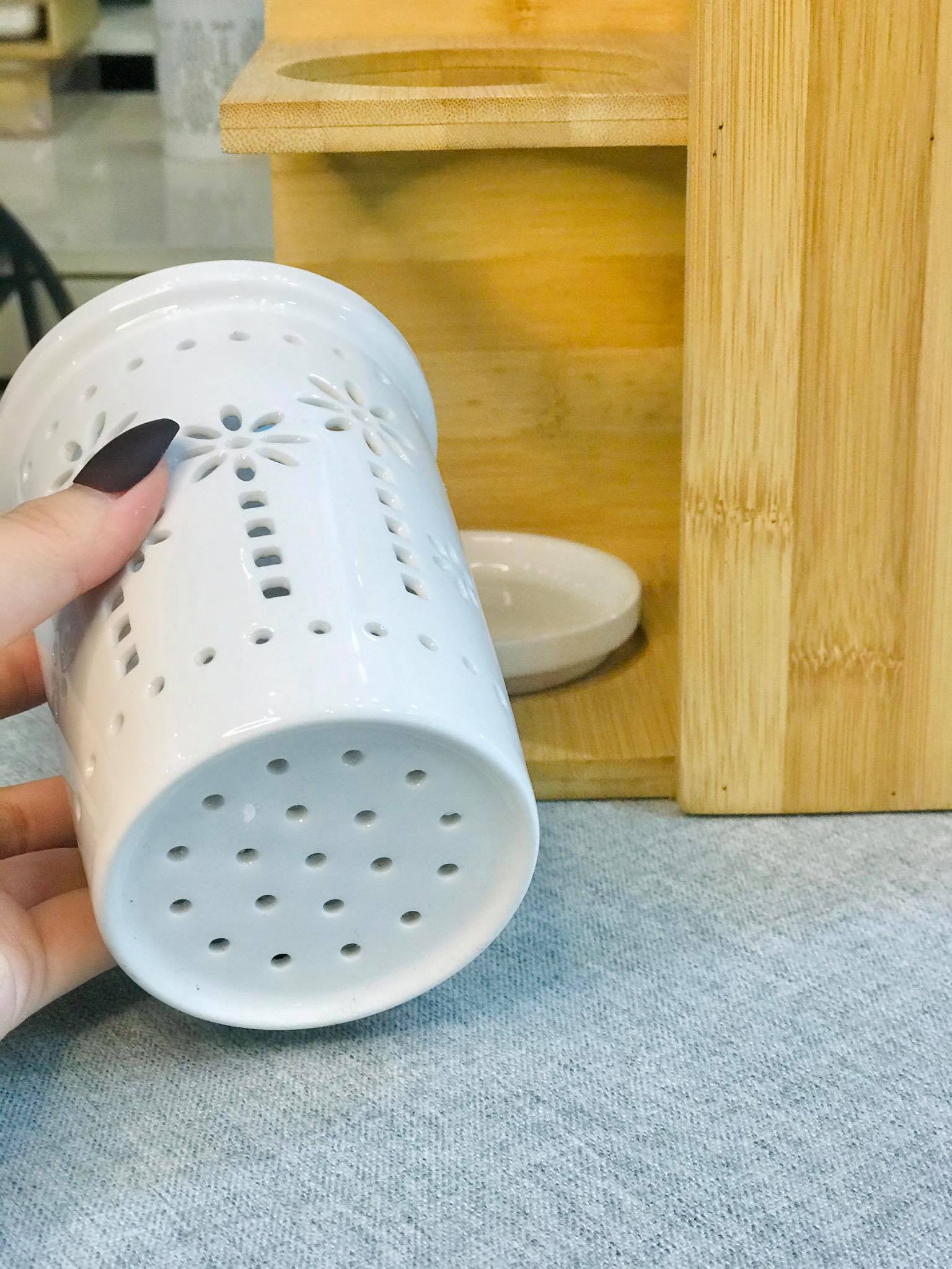 Giá để dao thớt có kèm 2 hũ đựng đũa