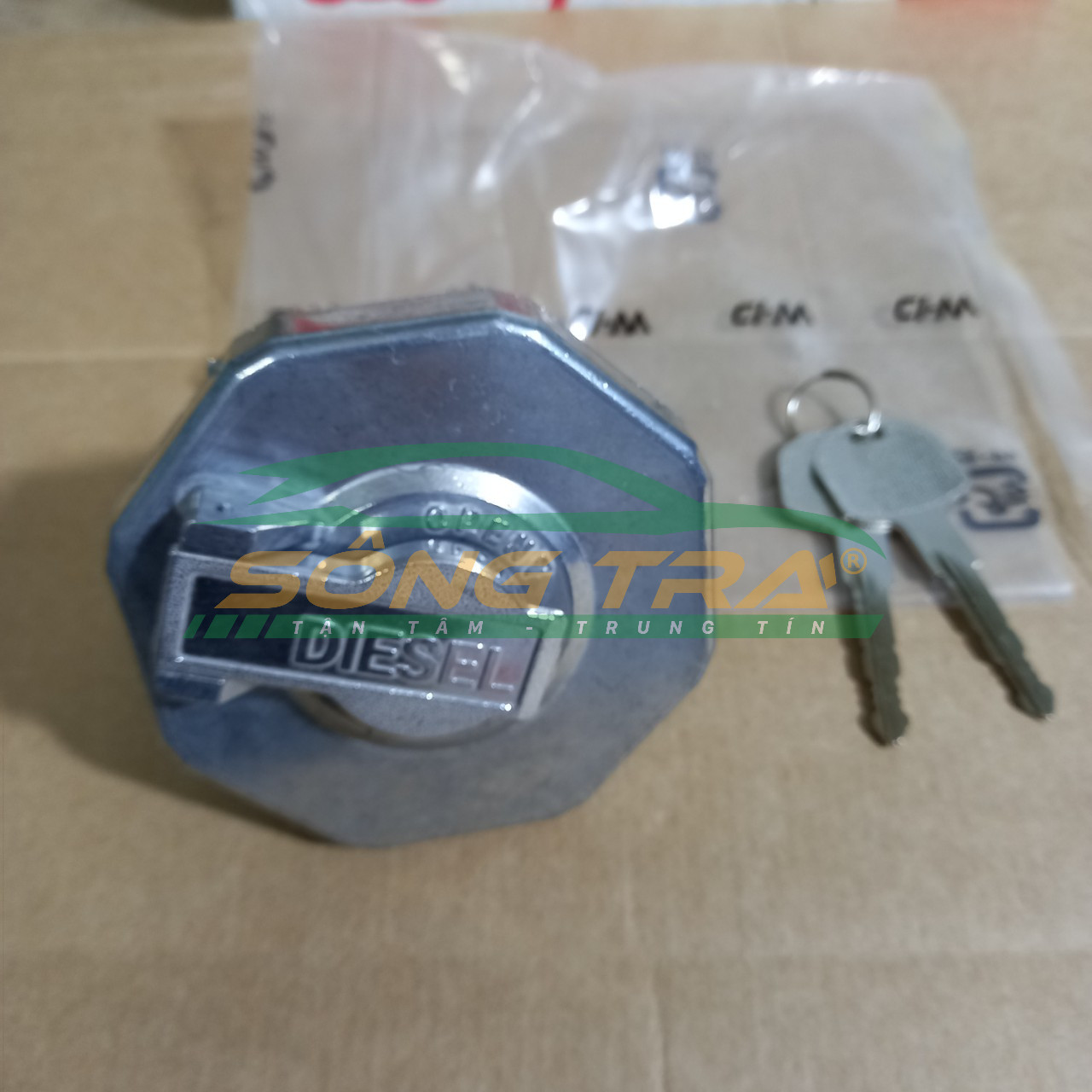 Nắp b&igrave;nh/ th&ugrave;ng nhi&ecirc;n liệu isuzu 5-8 tấn