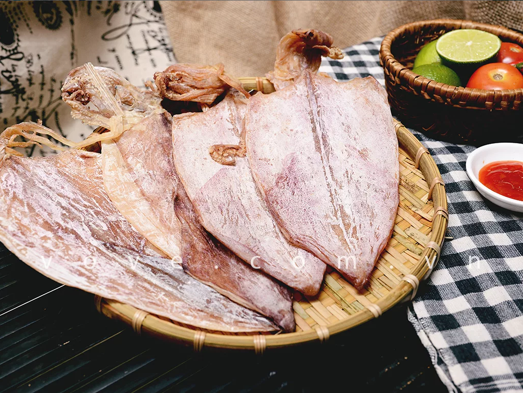Khô mực nguyên con Vũng Tàu , khối lượng 500g ,hàng tốt mới nhat loại 1.thịt mực ngọt ngon dai,chất lượng hảo hạng,KHÔNG CHẤT BẢO QUẢN