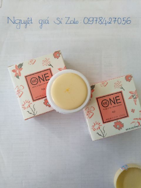 Kem one trắng da