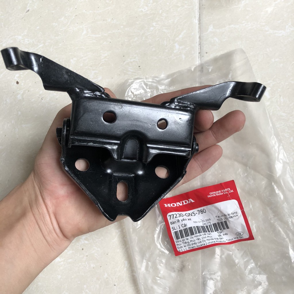 Bản Lề Yên Dream Honda (77230GN5780)