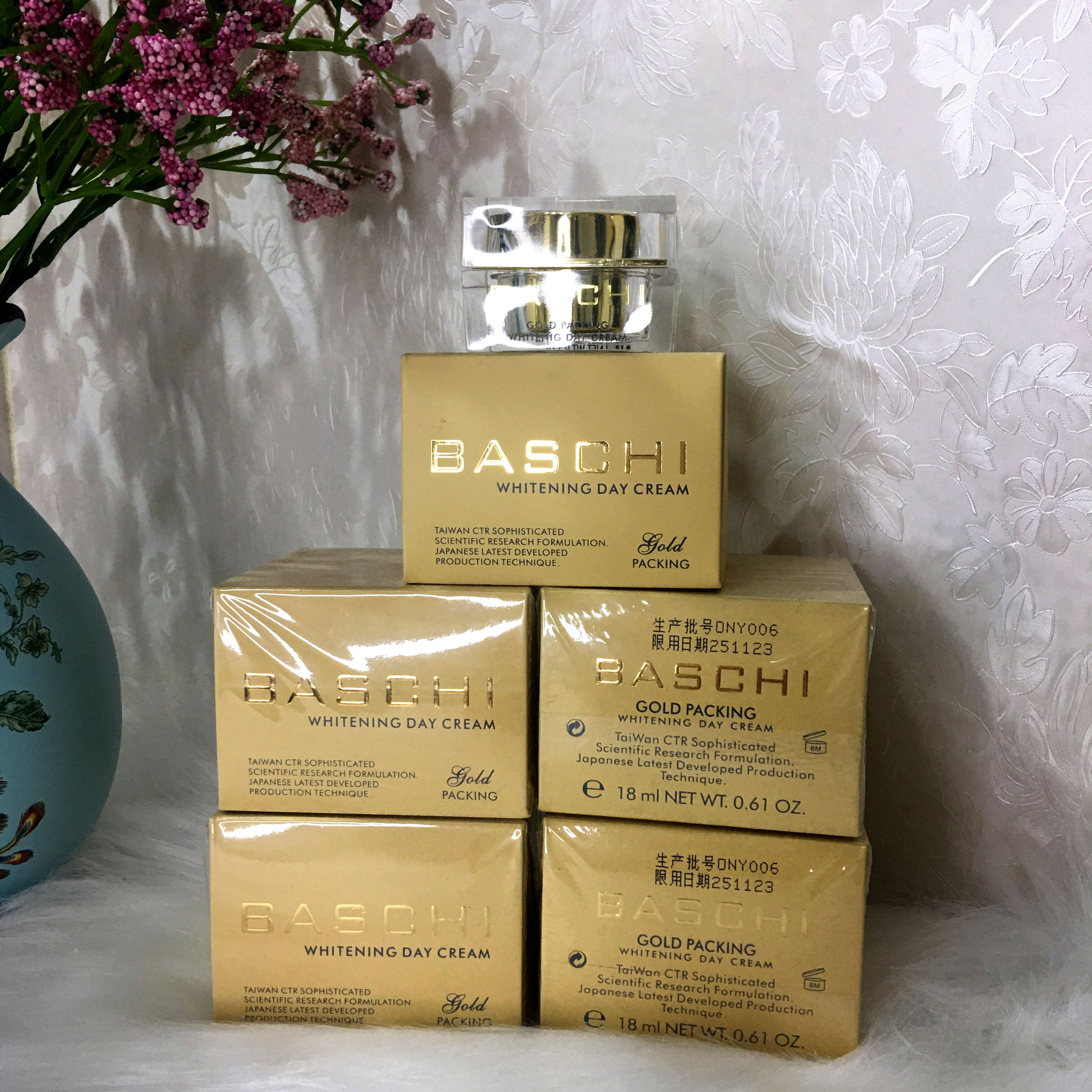 Kem mờ thâm nám dưỡng trắng da ban ngày Baschi gold packing
