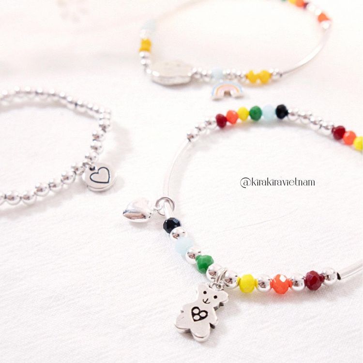 Vòng tay hạt nhiều màu charm gấu Teddy