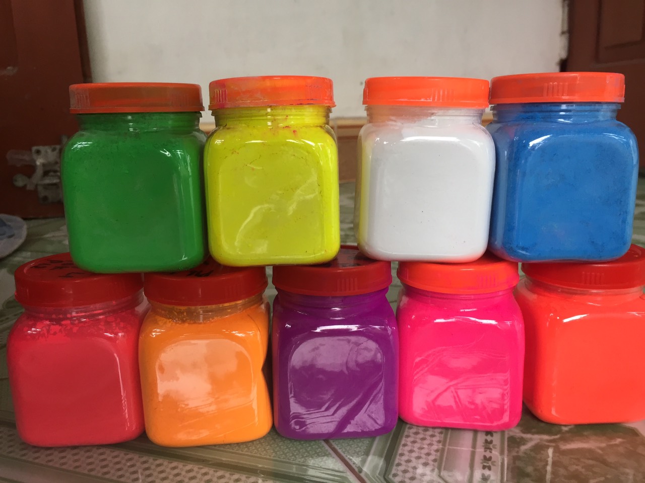 Bột phát quang mi nơ phát sáng dưới ánh đèn uv hộp 100gr