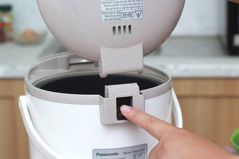 Bình thủy điện điện tử Panasonic NC-EG3000CSY 3 lít (Trắng)