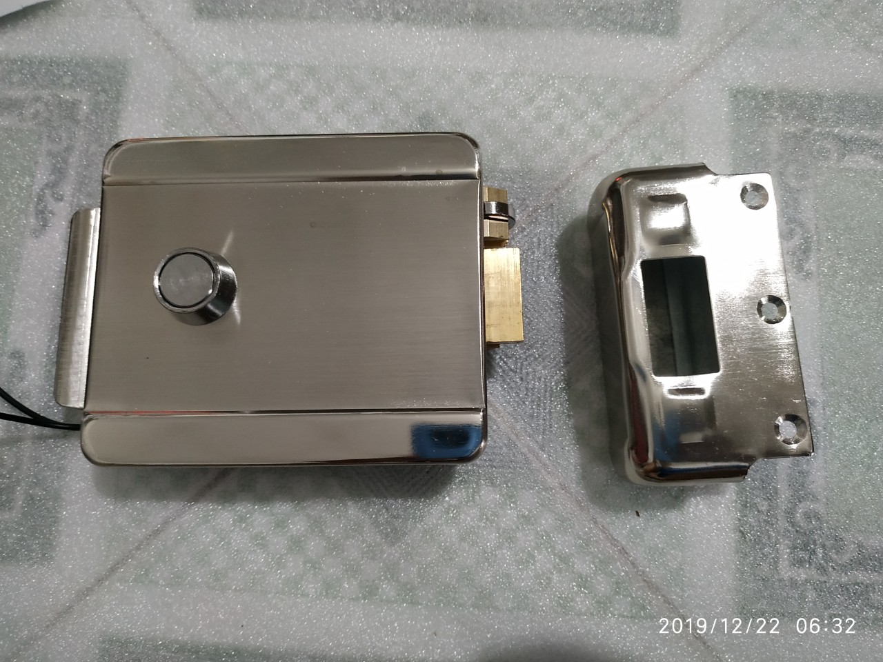 Khóa điện 12V - khóa cửa cổng , cửa nhà