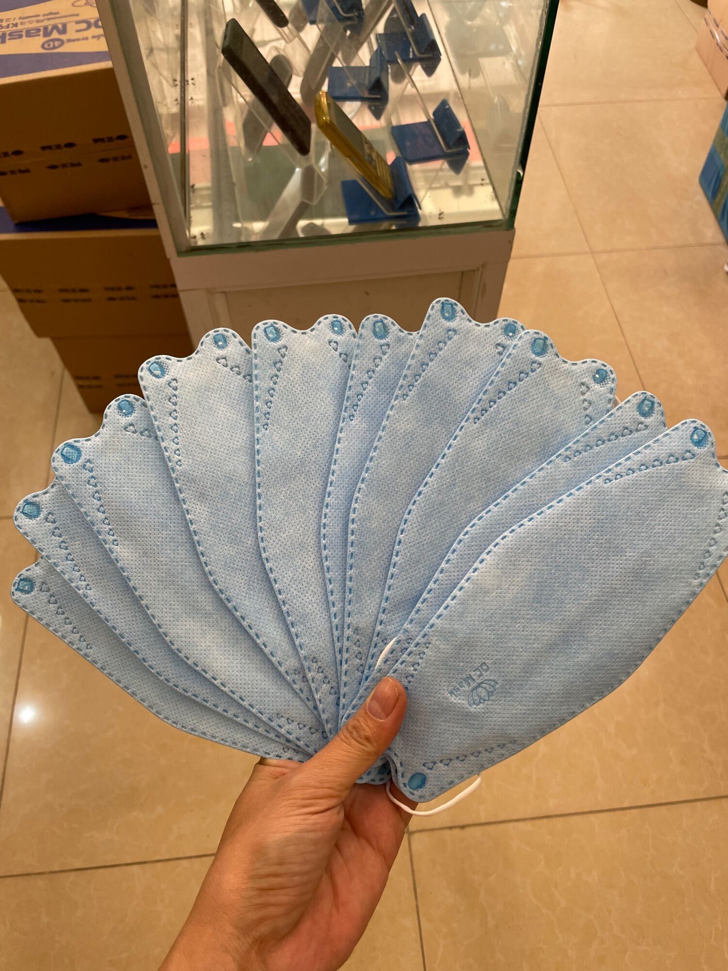 1 thùng khẩu trang KF94 hiệu DC (Dũng Công) 300 chiếc các màu