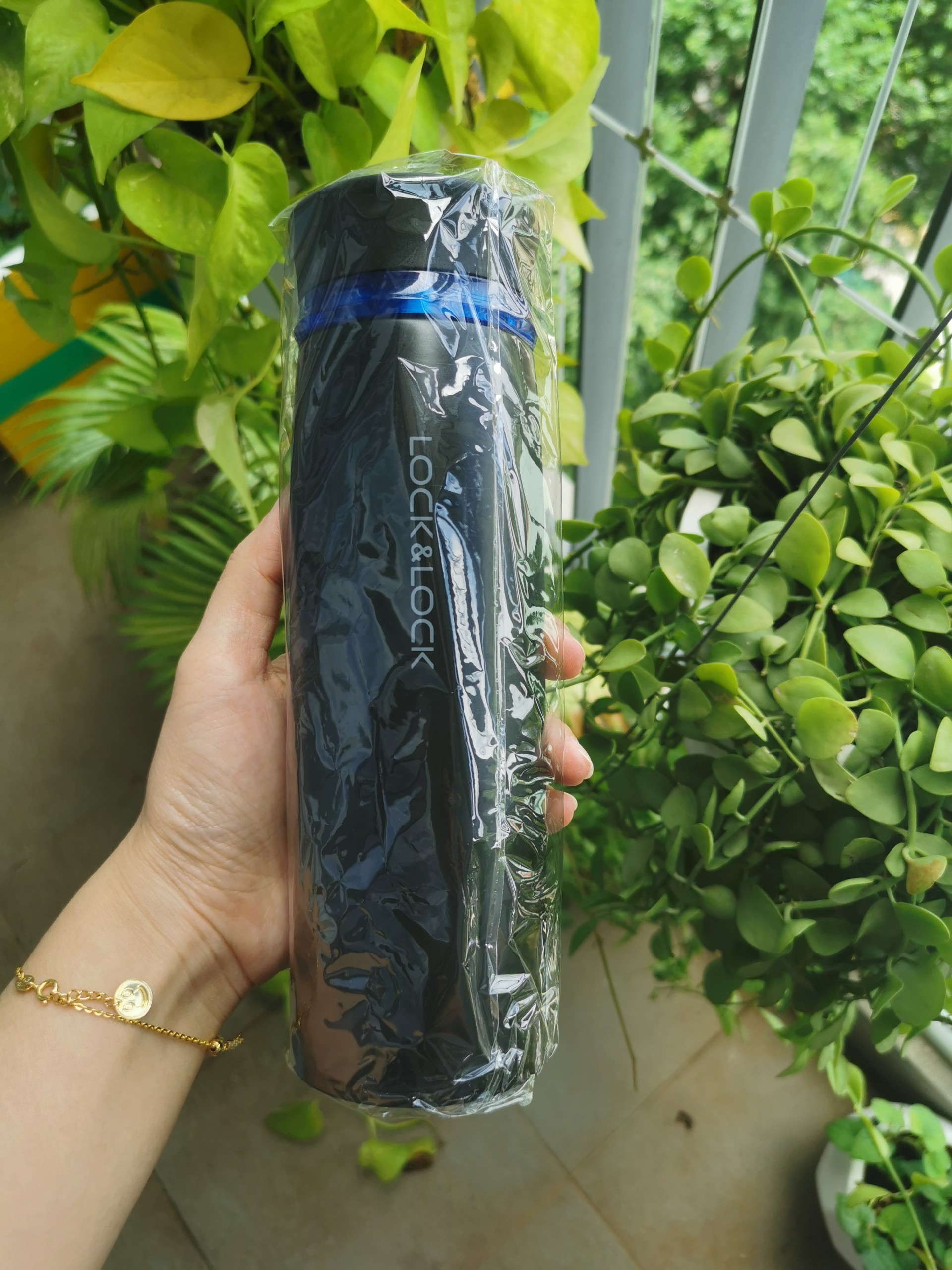 Bình giữ nhiệt có quai xách LocknLock Belt Bottle 490ml - LHC4267