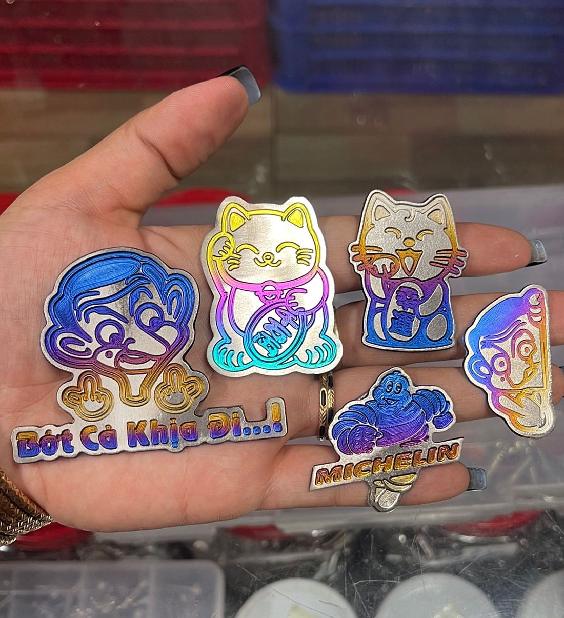 Tem Titan Logo Nhiều Mẫu Trang Trí