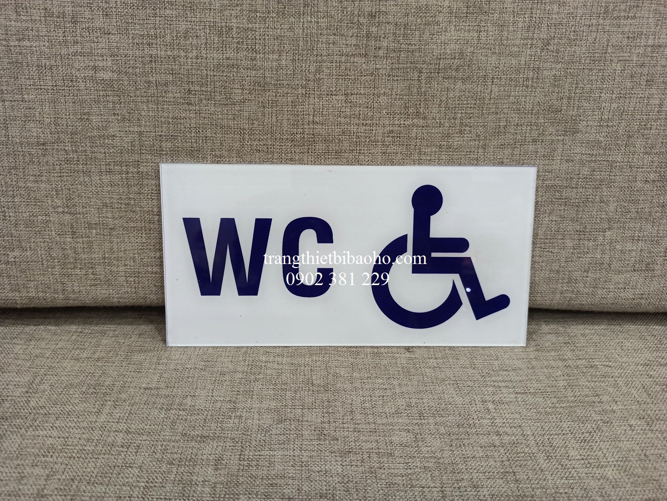 Bảng nhà vệ sinh, WC khuyết tật bằng nhựa Mica 10*20cm