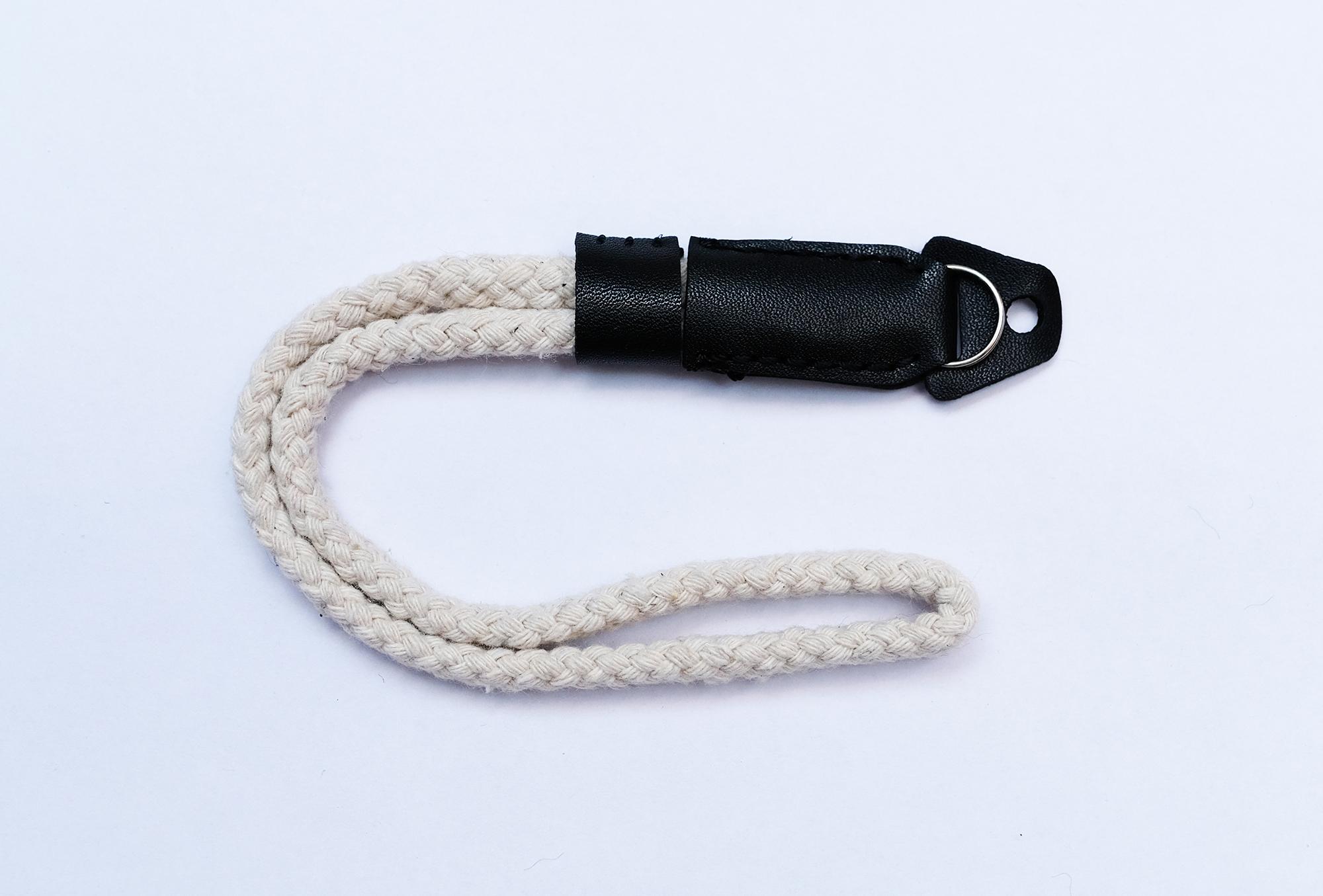 Dây đeo cổ tay máy ảnh