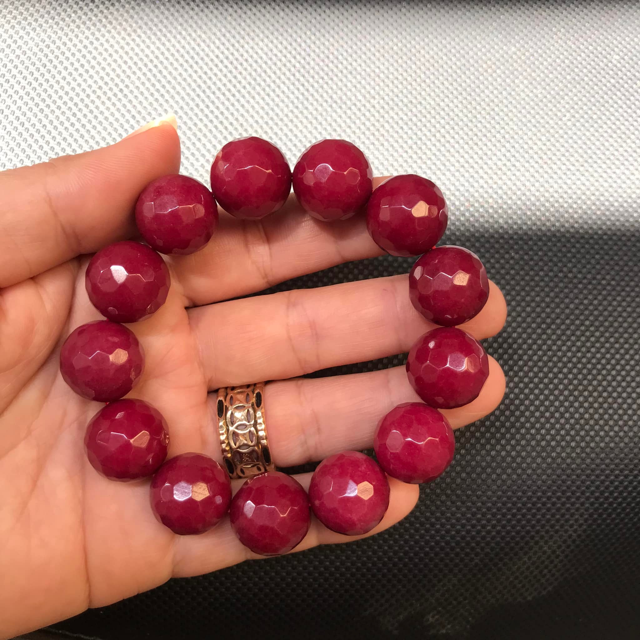 Vòng tay đá hồng ruby ấn độ mài giác size 16li-18li