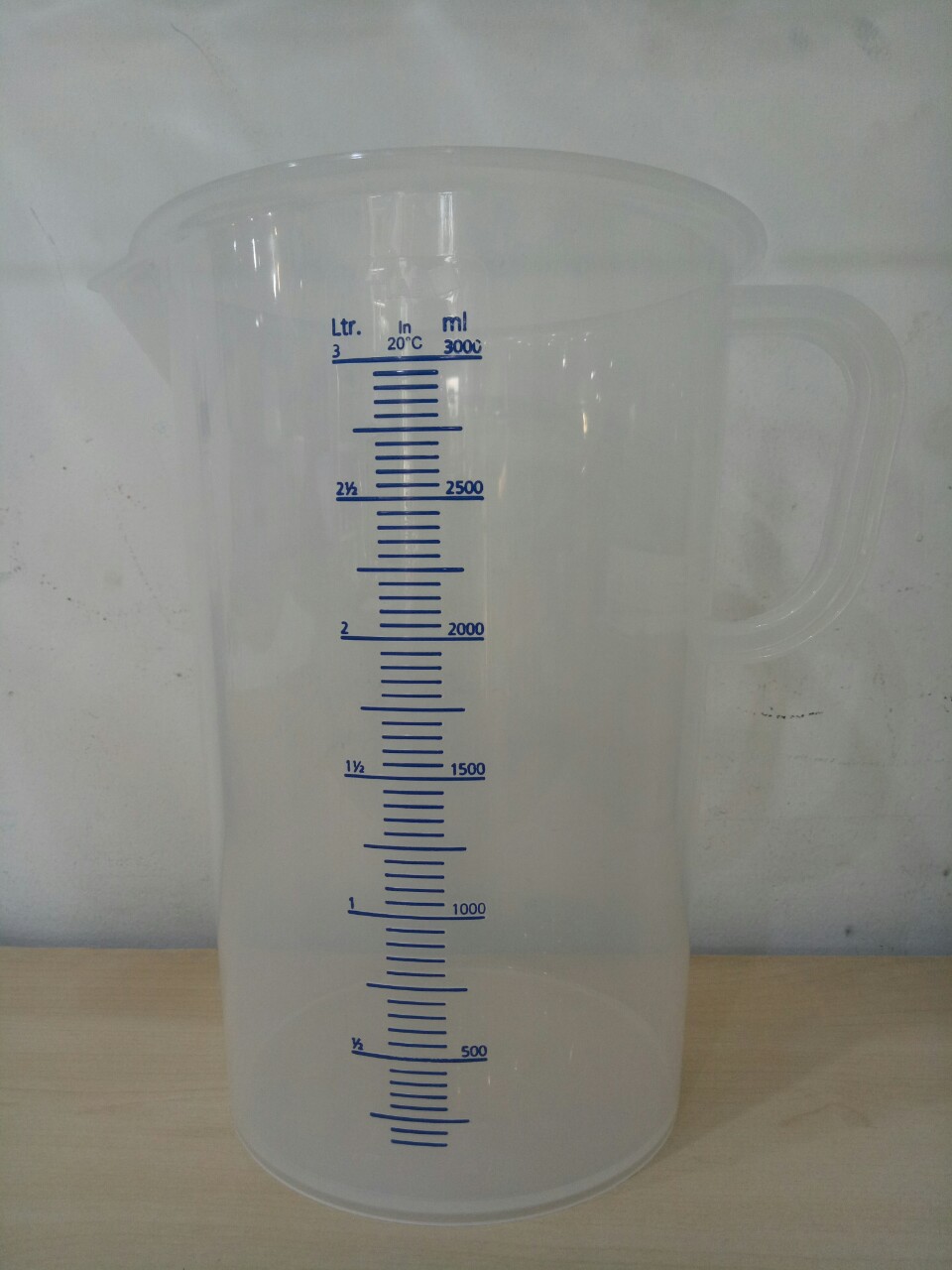 Ca nhựa PP vạch nổi xanh 3000ml VITLAB