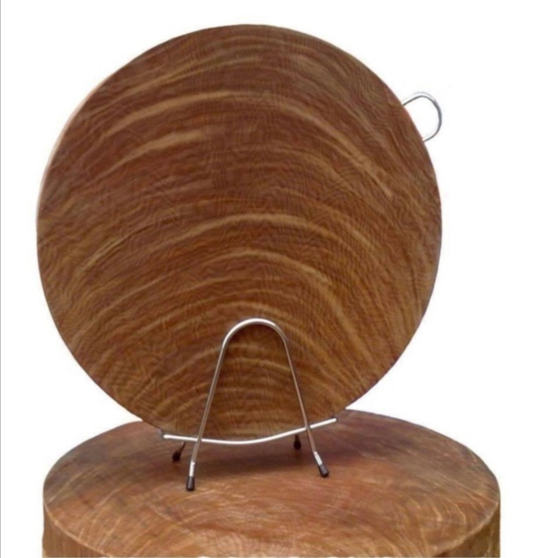 Thớt gỗ Nghiến. Thớt nghiến Tây Bắc nguyên khối. Đường kính 29-30cm. Dày 2.5cm. Gỗ nghiến độ bền cao, Sử dụng lâu năm, có móc treo