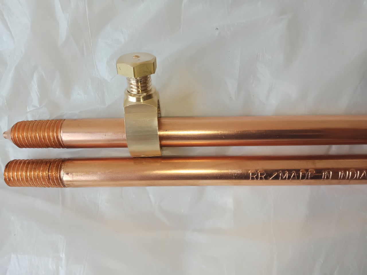 Cọc tiếp địa mạ đồng Ấn Độ phi 16 dài 2,4m