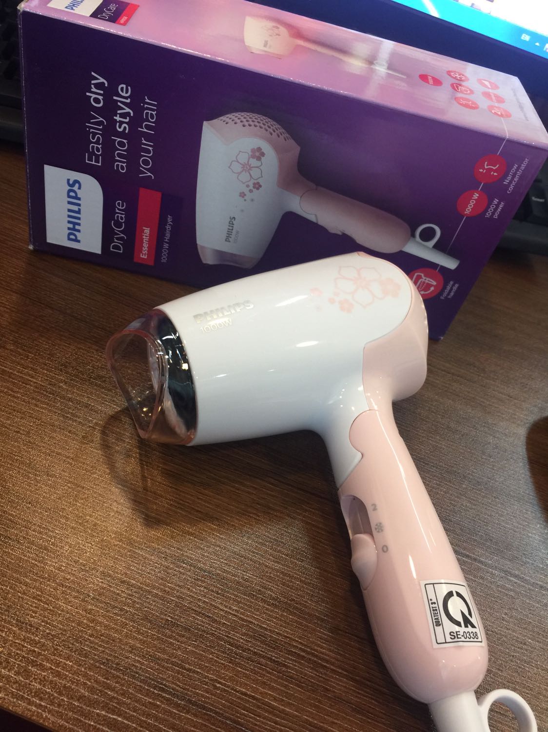 Máy sấy tóc du lịch cao cấp Philips HP8108 (Hồng) - Hàng chính hãng (Bảo hành 2 năm tại các Trung tâm bảo hành Philips trên toàn quốc)