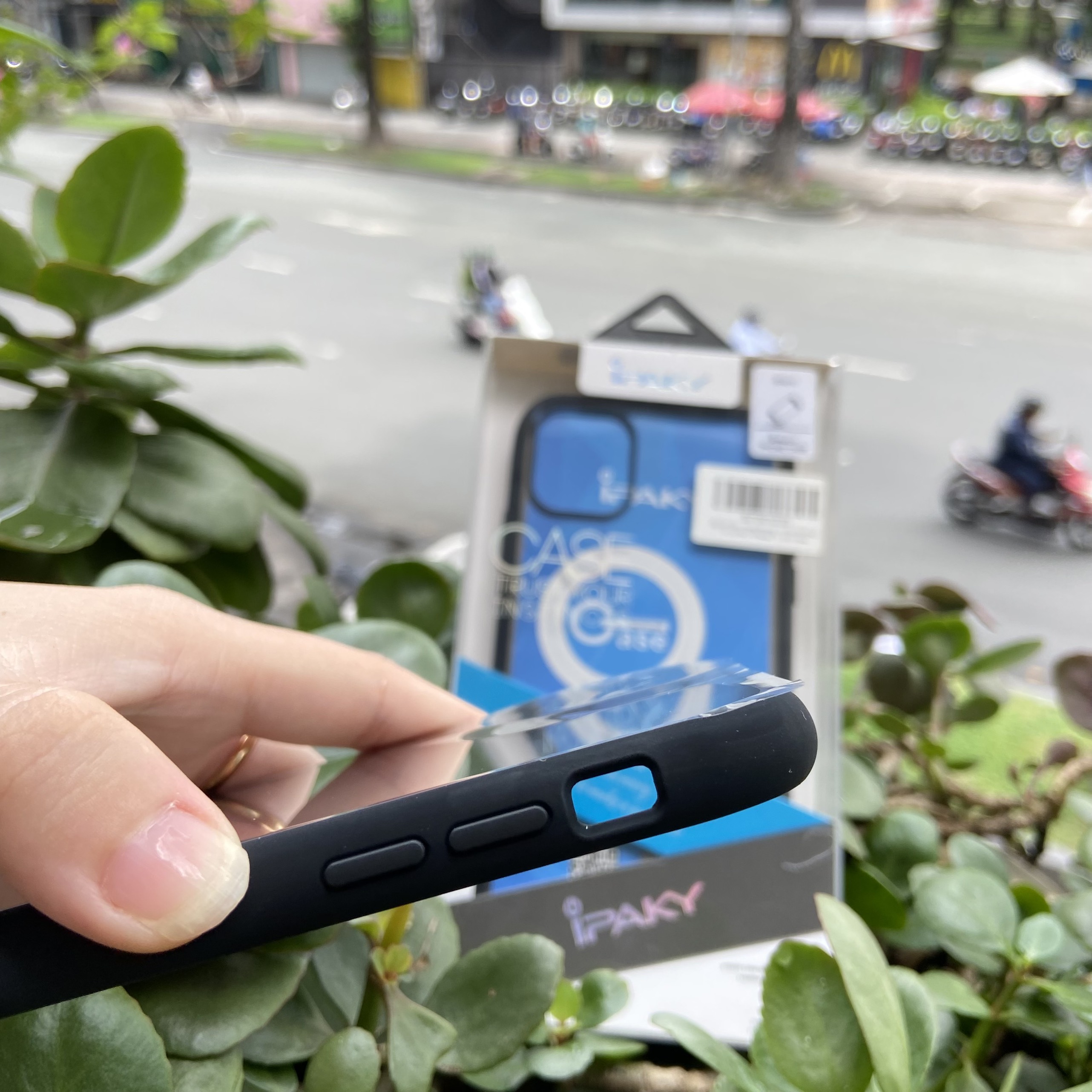[Hỏa Tốc HCM] Ốp lưng IPAKY iPhone 11/ 11 Pro/ 11 Pro Max - Mặt lưng Trong, VIỀN MÀU MỎNG