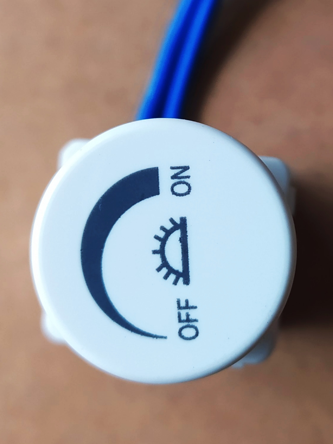 CHIẾT ÁP VUÔNG ( QUẠT VÀ ĐÈN) LiOA