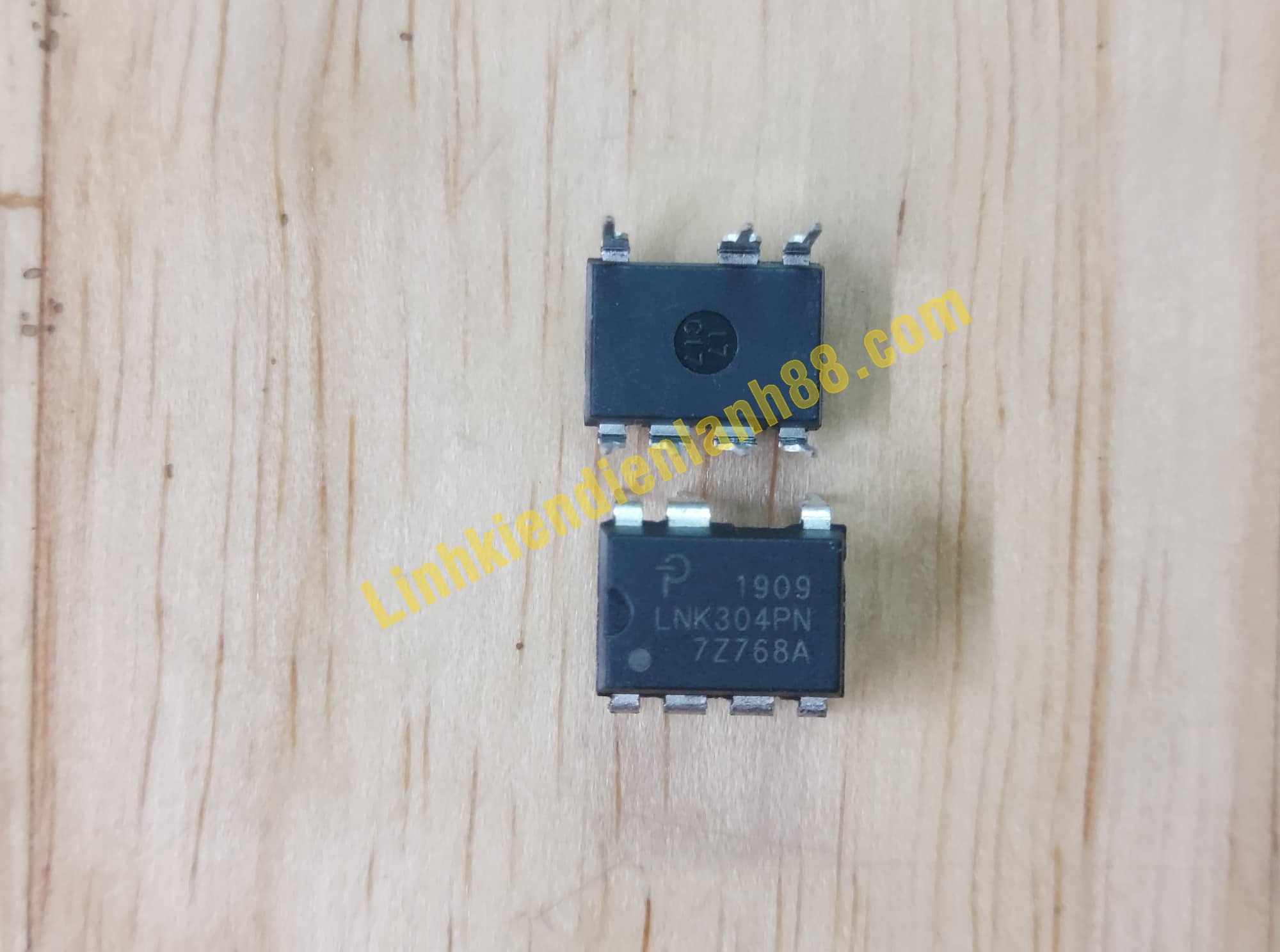 Ic nguồn lnk304pn lnk304p chân cắm dip-7 mới chính hãng 100%.