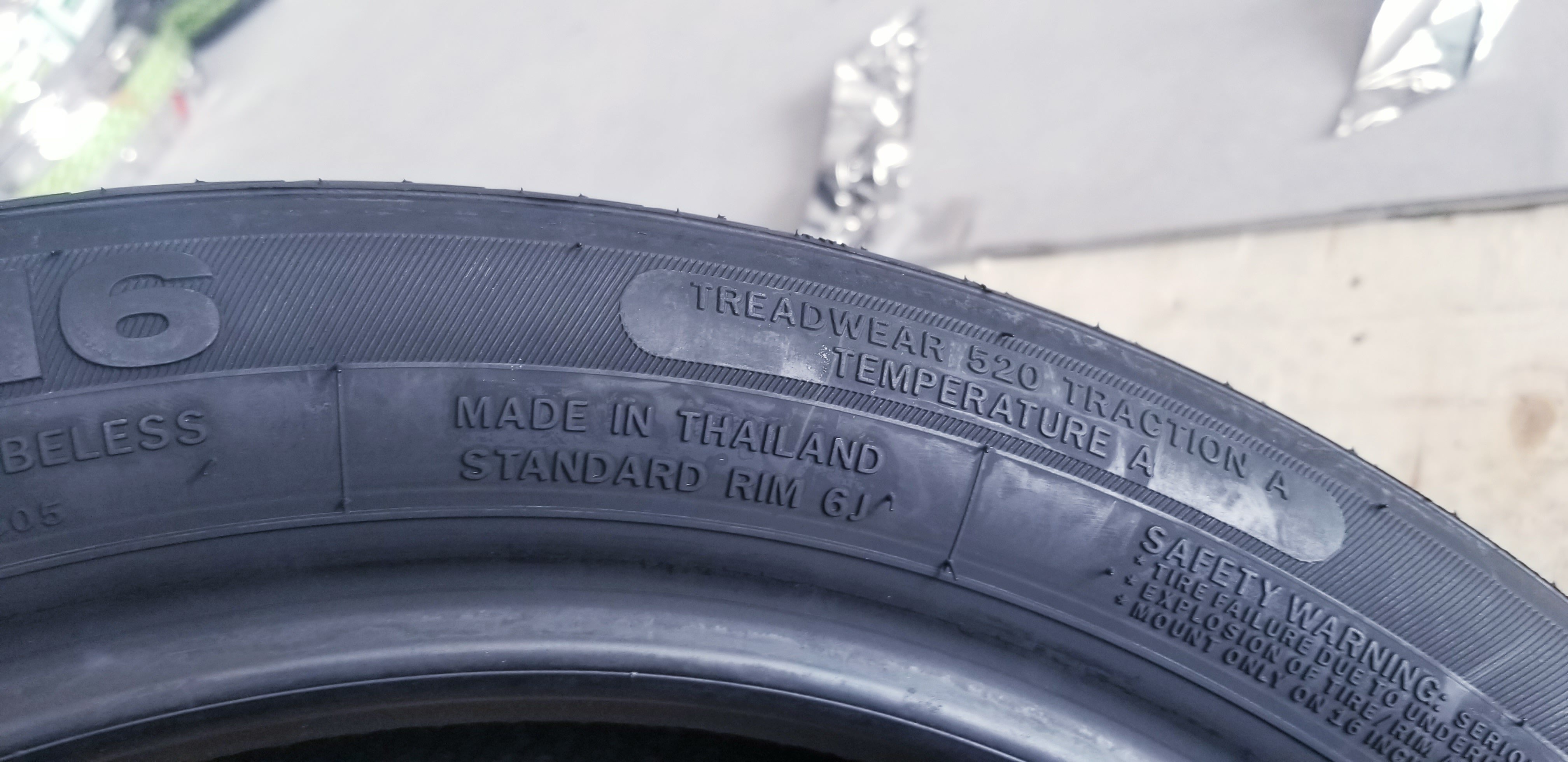 Vỏ lốp 215/60R17 Crosswind HP010