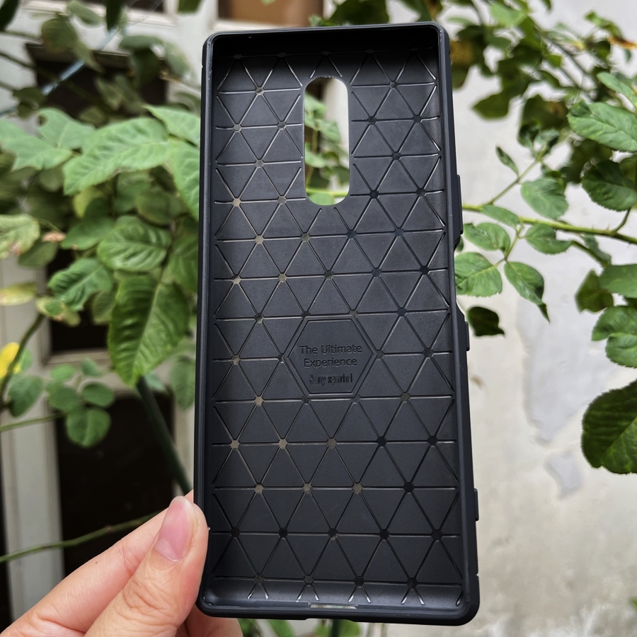 Ốp lưng Xperia 1 auto focus vân carbon