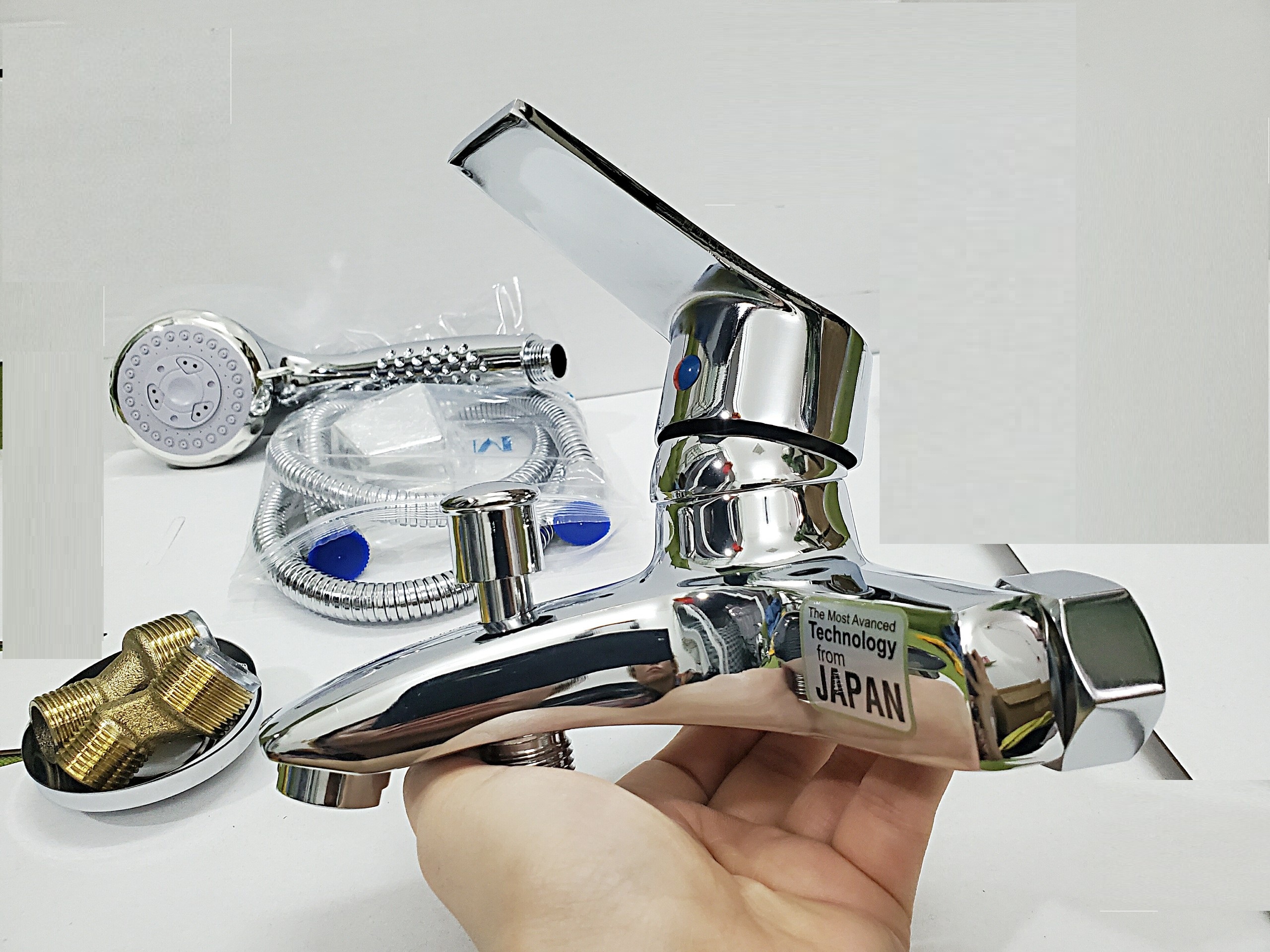 [Q.Tân Bình]  Củ Sen Tắm Vòi sen tắm NÓNG LẠNH INOX BÓNG và tay sen và dây sen đủ bộ CỦ BÈ/