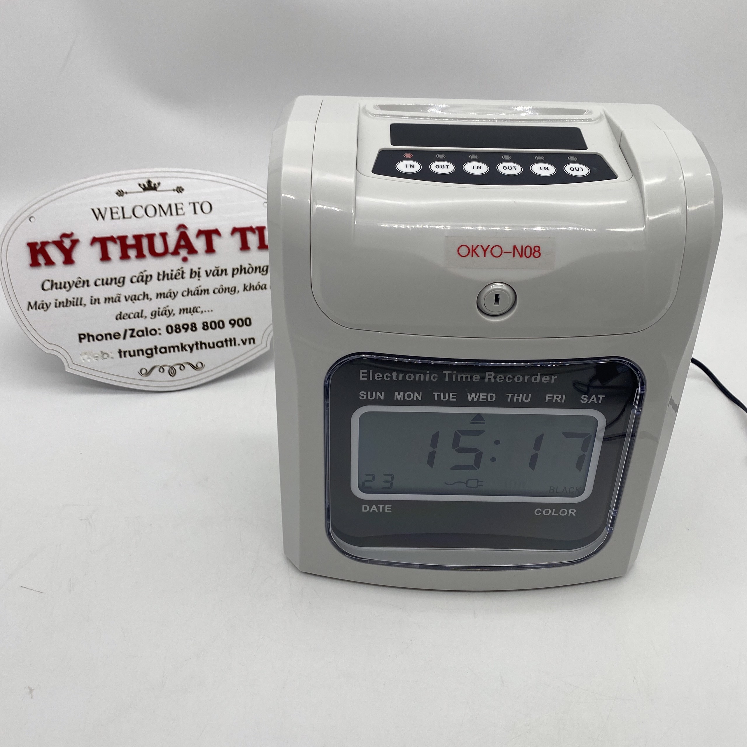 Máy chấm công Thẻ Giấy Okyo A08/N08 - Trắng xám, in kim, 6 cột, 3 ca làm việc, 8 năm bộ nhớ, tặng 200 thẻ