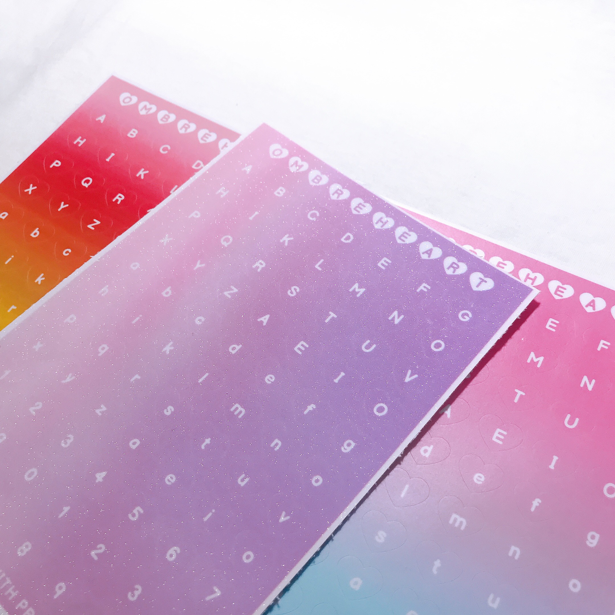 Sticker trái tim bảng chữ cái trang trí toploader