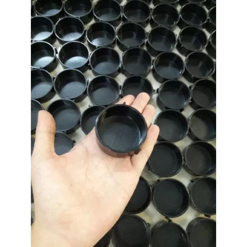 Chén đựng thức ăn hoặc nước cho ốc mượn hồn , bò sát .