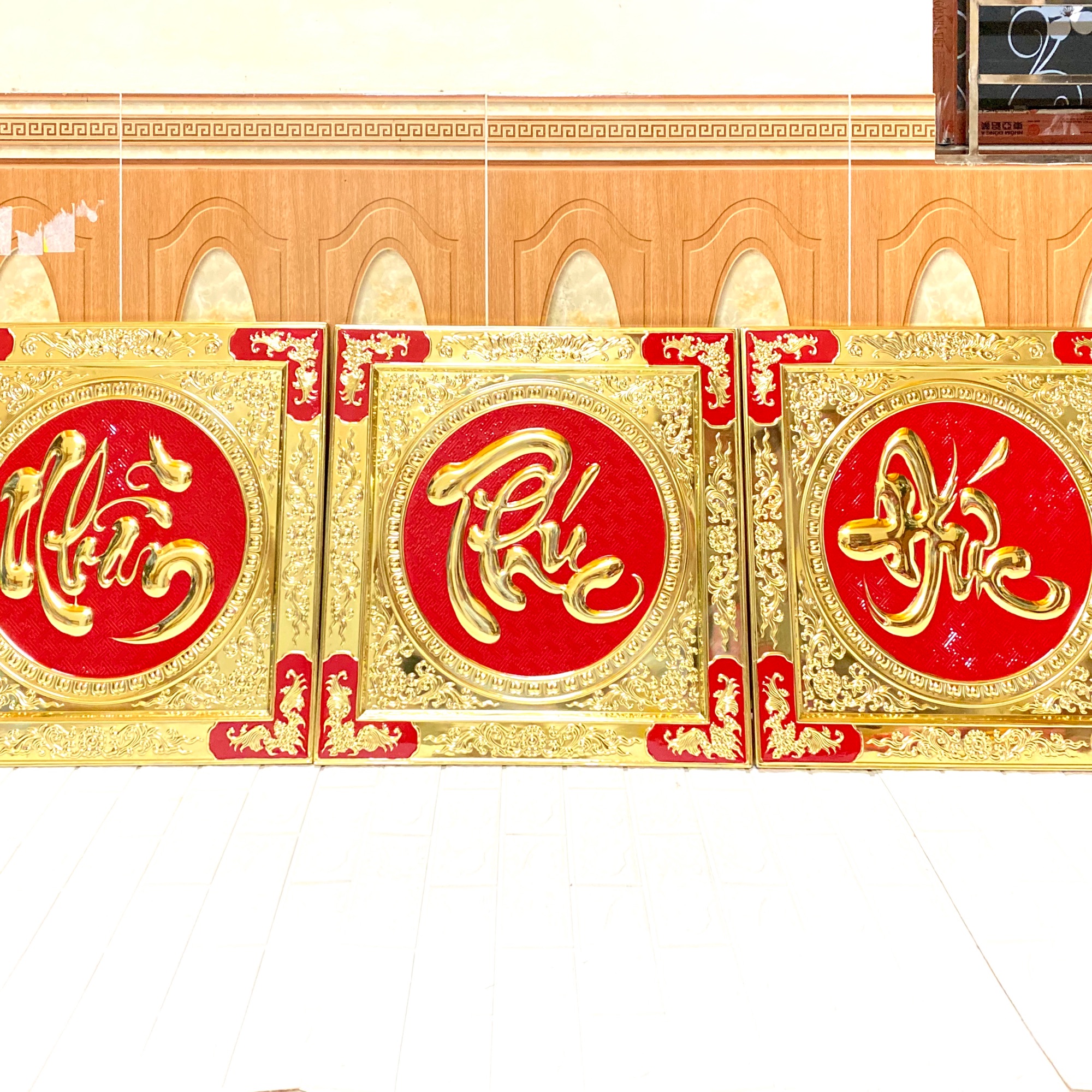 TRANH CHỮ PHÚC- ĐỨC -NHẪN -NỀN ĐỎ CHẤT LIỆU BẰNG ĐỒNG VÀNG 💯 kích thước mỗi tấm 55 x55 cm vuông