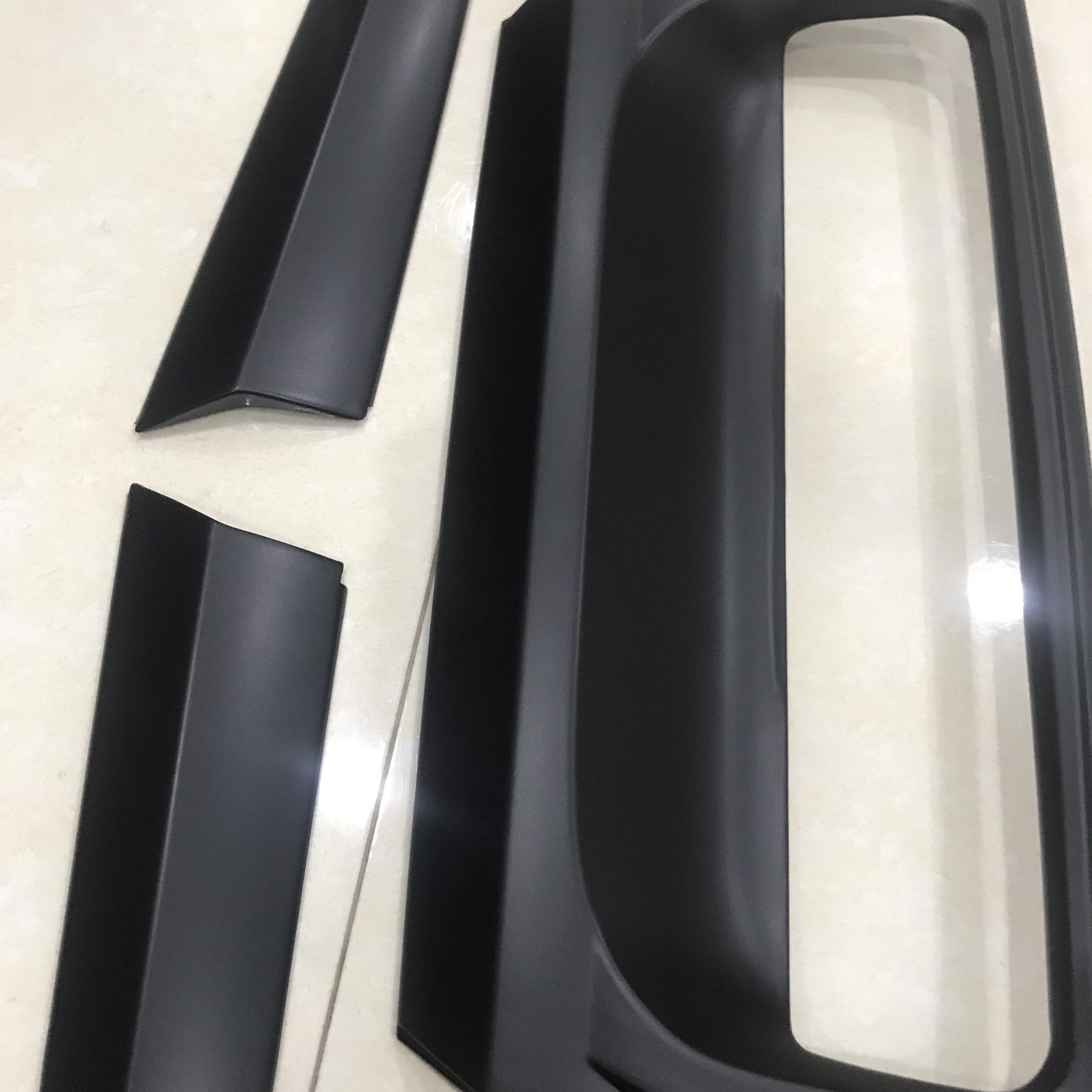 Bộ ốp  hõm cốp đen xe Isuzu Dmax
