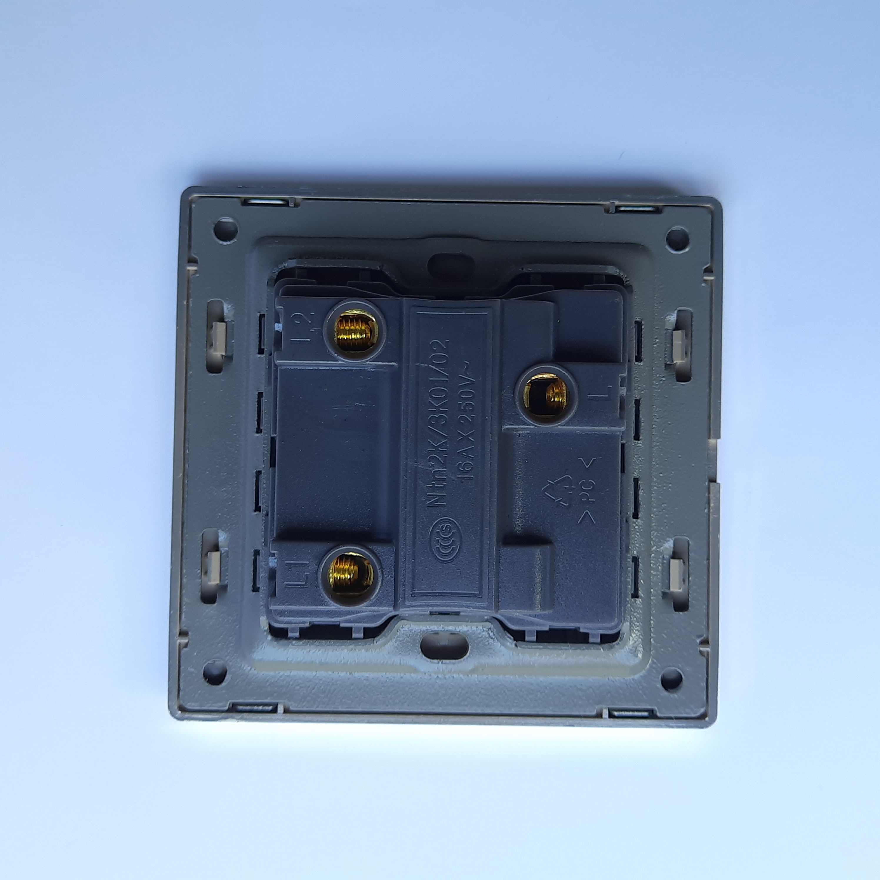 Mặt 2 công tắc 1 chiều Titan TA3.0B