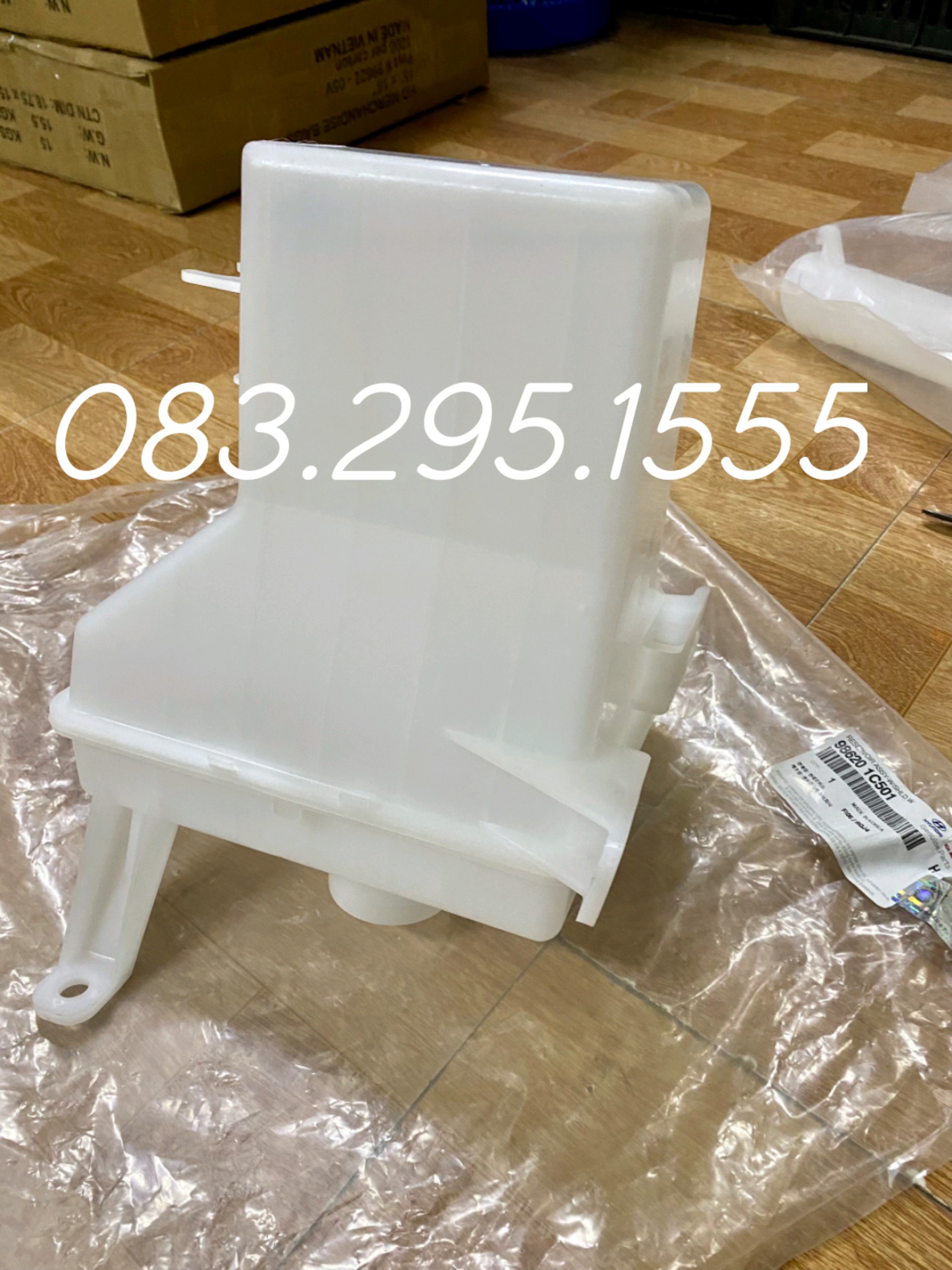 bình  nước rửa kính Getz ( Xịn , bình đựng nước rửa kính )