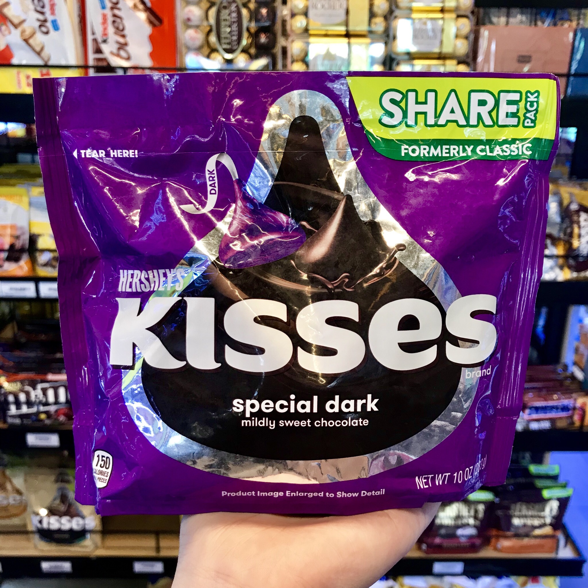 Date 8/25  Socola Hershey’s Kisses Special Dark 283g share pack
