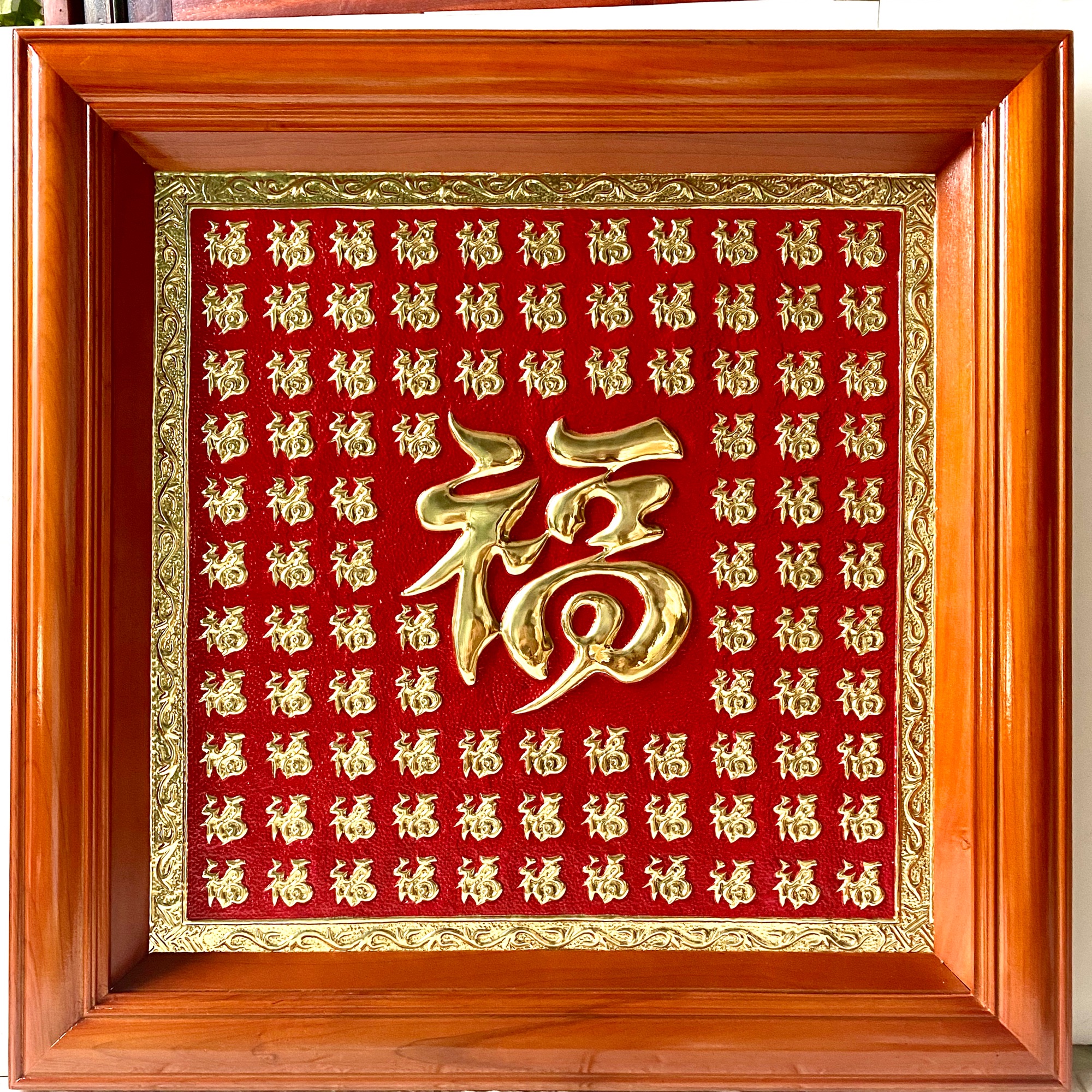 Tranh bách phúc  1 trăm chữ nho kích thước 70 x 70 cm khung gỗ chât liệu bằng đồng