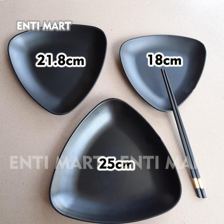 Dĩa tam giác melamine đen nhám size 22cm( MS56)