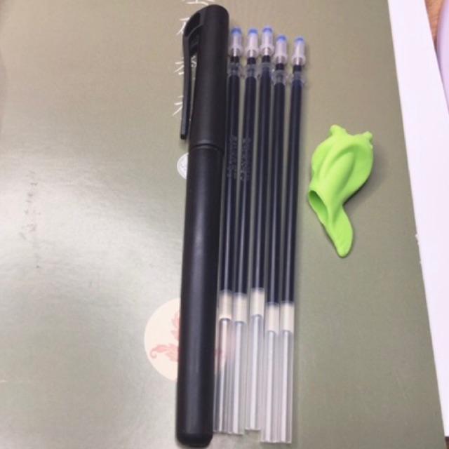 Combo 2 Bút Bay Mực Tặng Kèm 5 Ruột Mực Chuyên Dụng Luyện Viết Chữ Đẹp