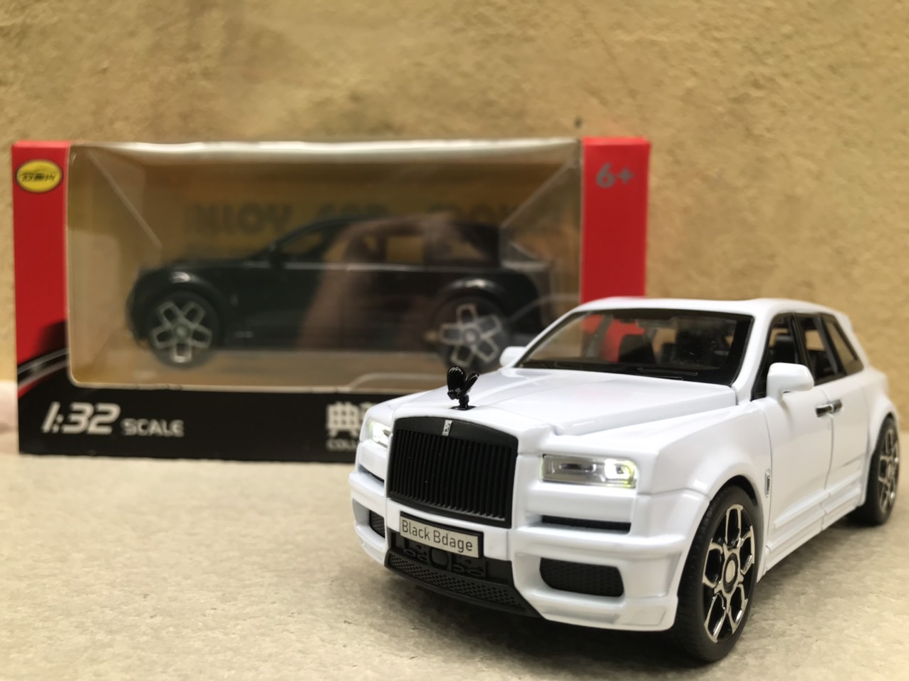 [HCM]Mô hình xe Rolls-Royce CULLINAN 2022 1:32