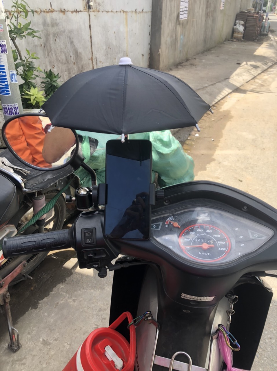 Combo Giá Đỡ Điện Thoại Xe Máy + Dù Mini