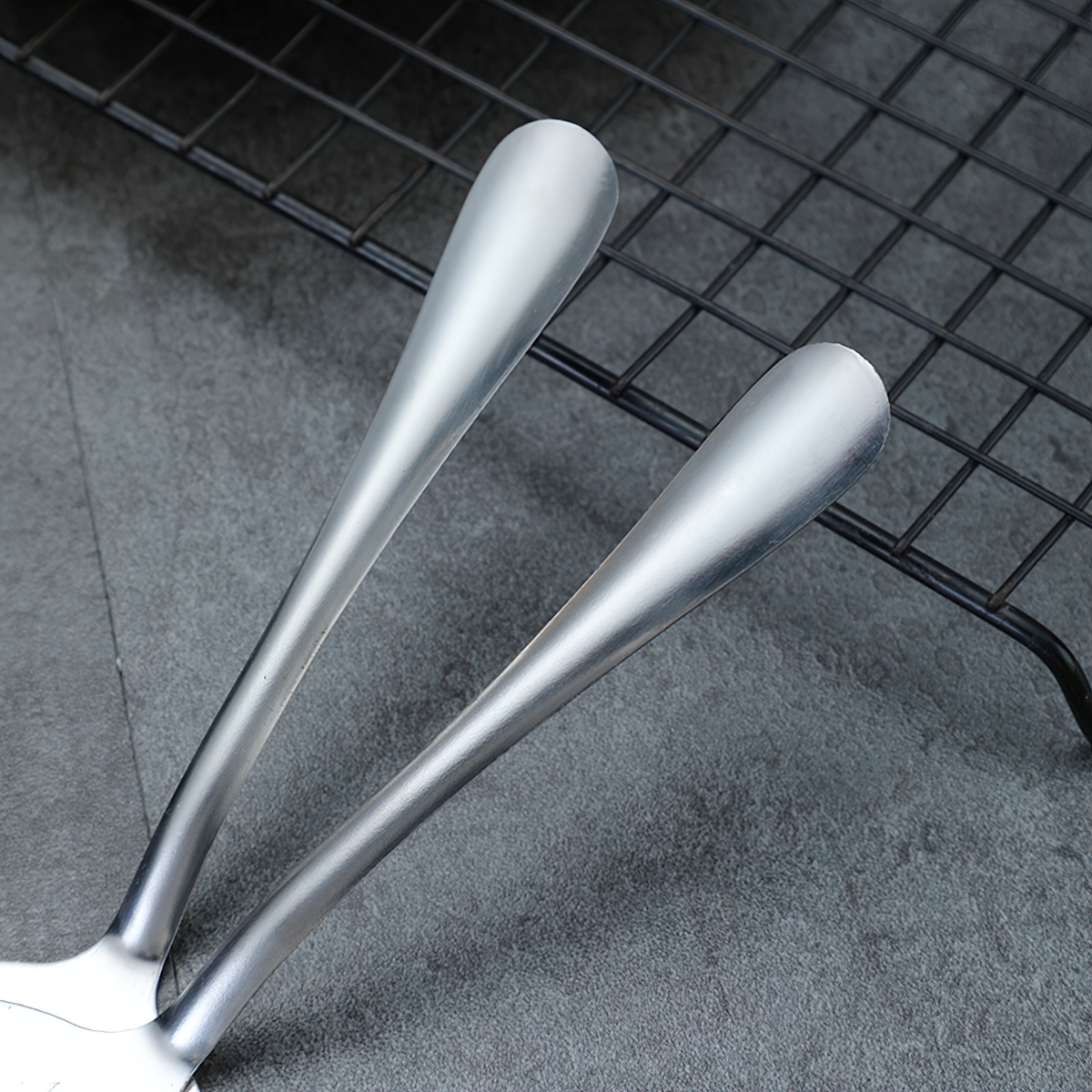 Convenient pizza and cake picker made of durable stainless steel