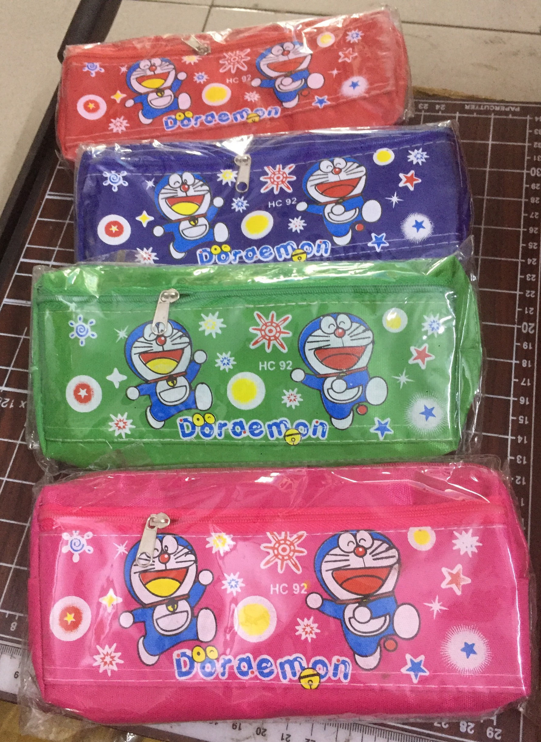 Bóp ví đựng bút viết bằng vải polyester hình Doraemon 2 ngăn